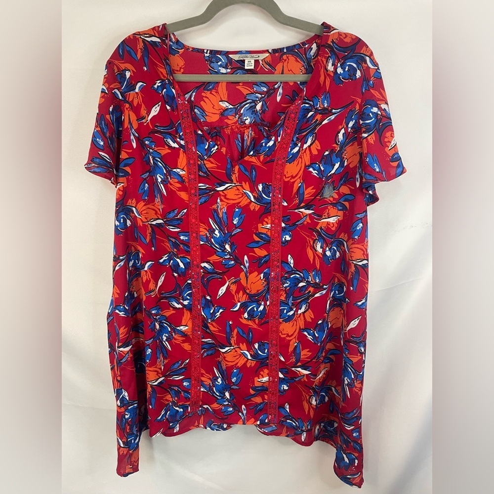 Pioneer Woman vibrant blouse with lace trim don the front and flutter sleeves!